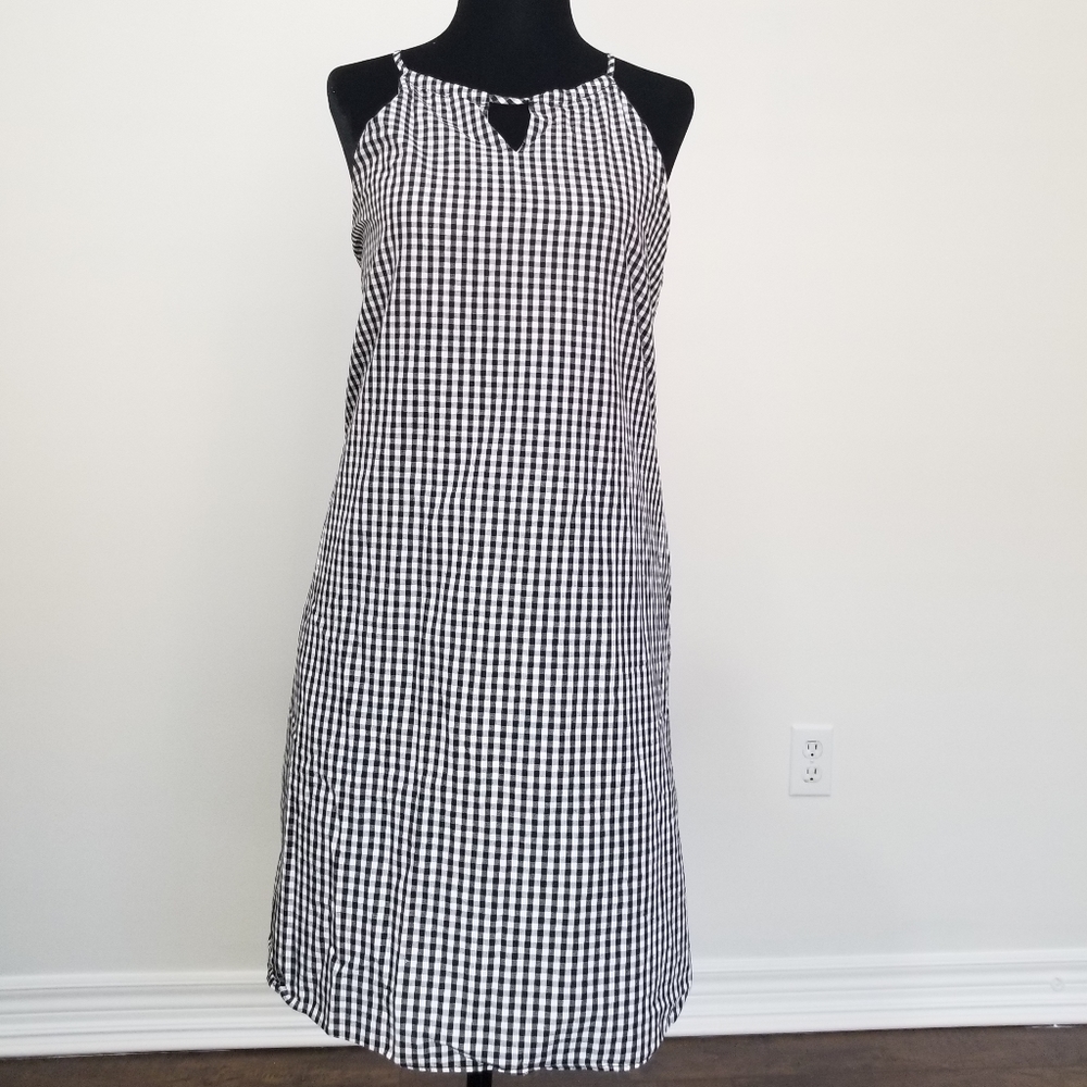 FINN & GRACE Gingham print shift dress. Size L